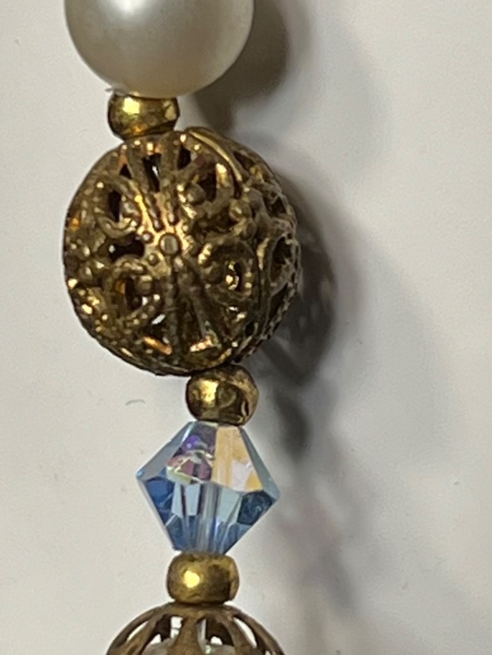 Vintage Faux Pearl Antique Gold Tone Filligree Blue Glass Tricone Bead Necklace - Picture 4 of 6